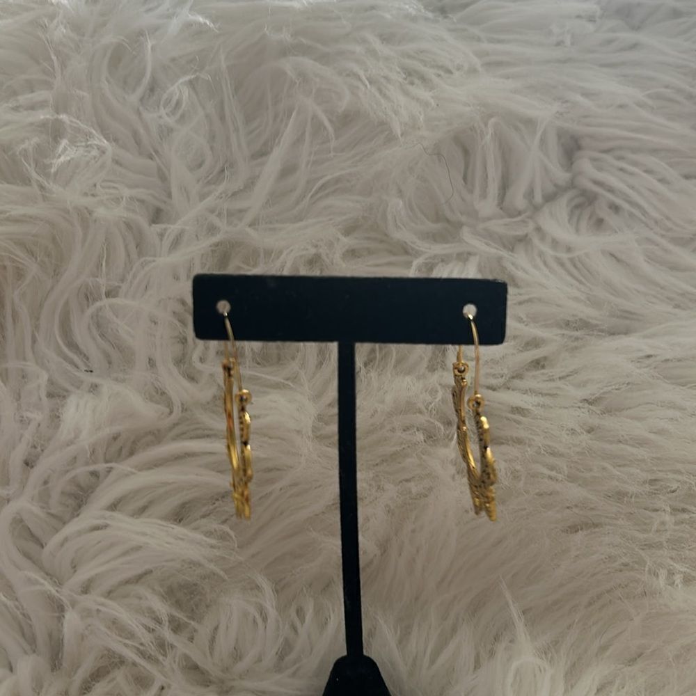 Floral gold earrings - Picture 2 of 2